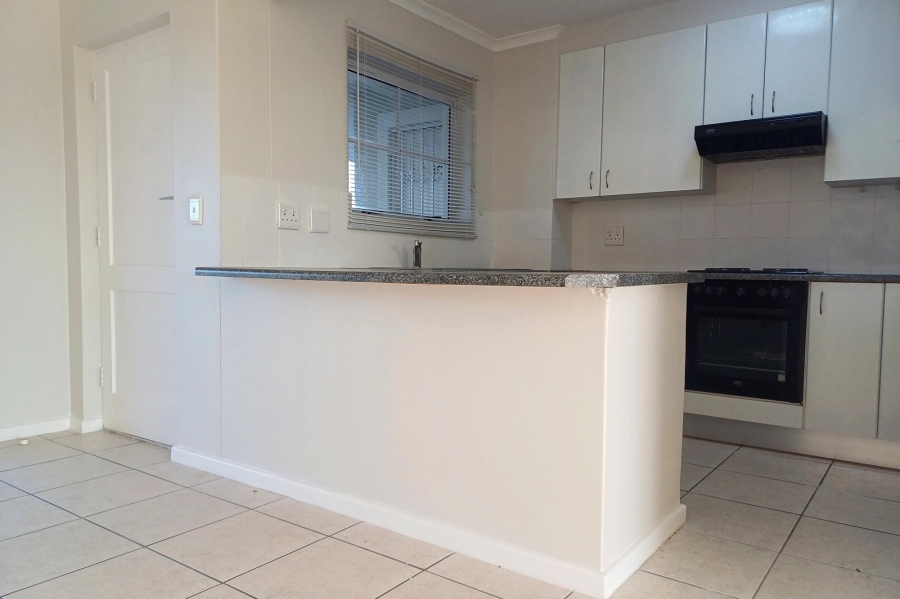 To Let 2 Bedroom Property for Rent in Royal Ascot Western Cape